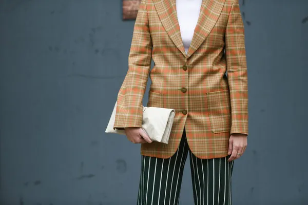 Milan Itálie Září 2021 Pouliční Oblečení Módní Žena Hnědé Oranžové — Stock fotografie
