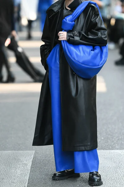 Milão Itália Setembro 2021 Roupa Rua Mulher Vestindo Uma Roupa — Fotografia de Stock