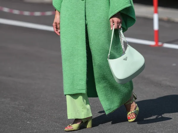 Milán Italia Septiembre 2021 Traje Calle Mujer Con Atuendo Moda — Foto de Stock