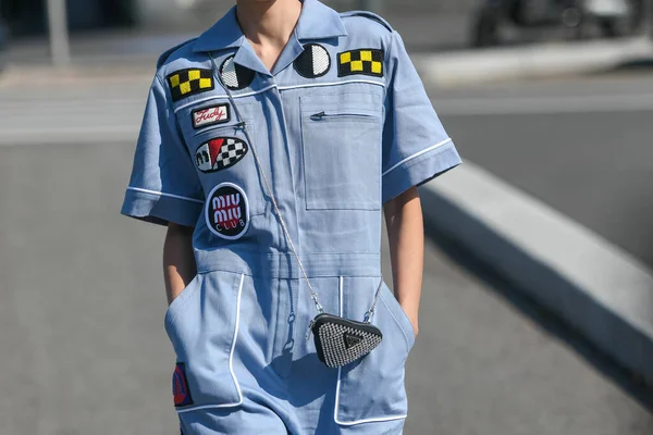 Milaan Italië September 2021 Straatstijl Outfit Vrouw Modieuze Outfit Straten — Stockfoto