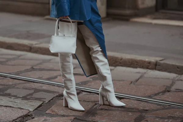 Milão Itália Setembro 2021 Roupa Rua Mulher Vestindo Uma Roupa — Fotografia de Stock