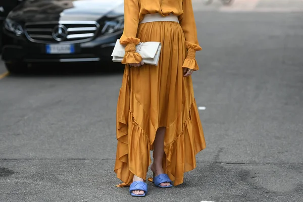 Milaan Italië September 2021 Straat Stijl Outfit Vrouw Draagt Een — Stockfoto