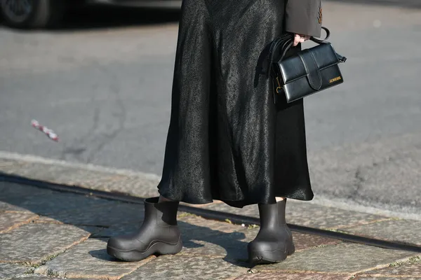 Milão Itália Setembro 2021 Roupa Estilo Rua Mulher Elegante Vestindo — Fotografia de Stock