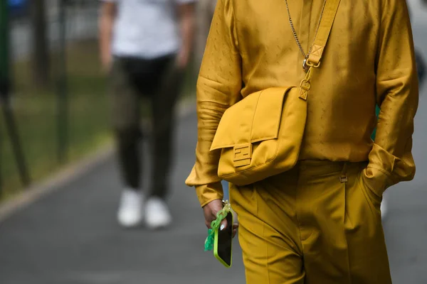 Milão Itália Setembro 2021 Roupa Estilo Rua Mulher Elegante Vestindo — Fotografia de Stock