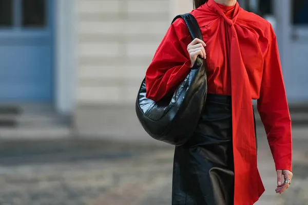 Милан Италия Сентября 2021 Года Уличный Наряд Модная Женщина Красной — стоковое фото