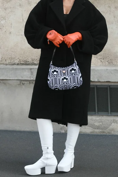 Milão Itália Setembro 2021 Roupa Rua Mulher Elegante Vestindo Casaco — Fotografia de Stock