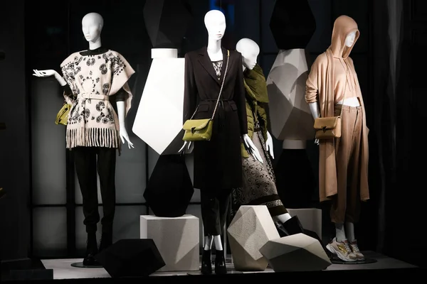 Milan Italy September 2021 Mannequins Standing Window Display Clothing Store — Stock Photo, Image