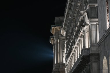 Milano 'daki bir binanın mimari detayları..