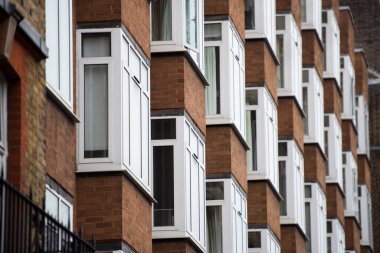 Londra 'daki eski apartmanların manzarası