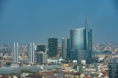 Milan, İtalya - 21 Eylül 2018: Şehir yukarıdan görünüyor.