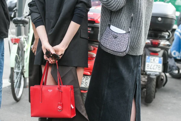 Milan Italy February 2022 Street Style Outfit Girls Wearing Red — Stockfoto