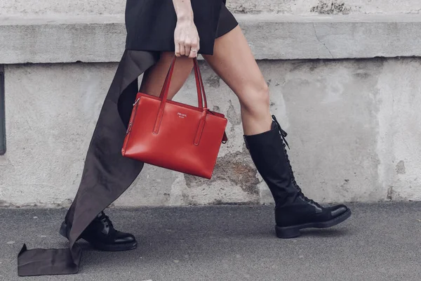 Milan Italy February 2022 Street Style Outfit Girls Wearing Red — Foto de Stock