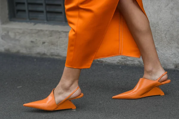 Milan Italy February 2022 Elegant Woman Wearing Orange Long Dress — Fotografia de Stock