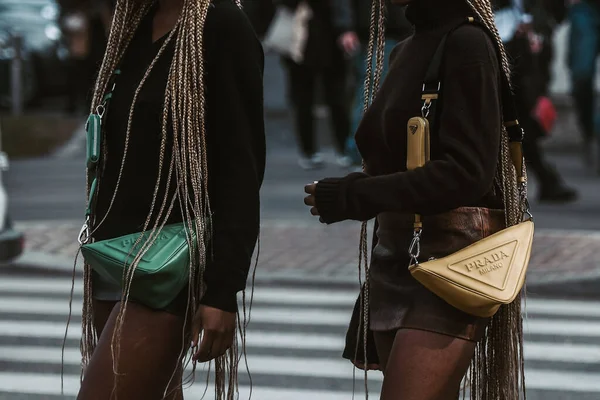 Milan Italy February Street Style Outfit Girls Wearing Prada Purses — Stok fotoğraf