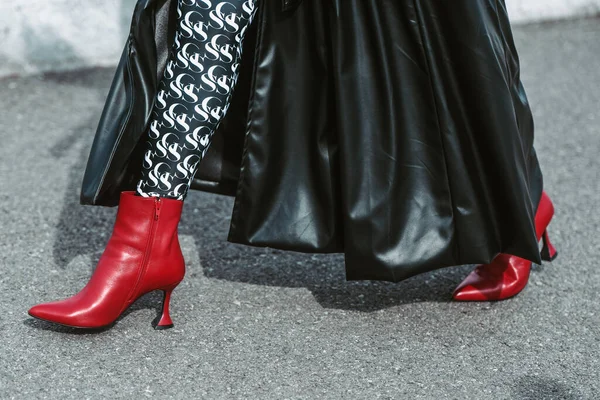 Mailand Italien Februar Streetstyle Outfit Frau Trägt Schwarzen Lederrock Und — Stockfoto