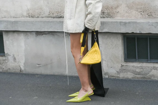 Milán Italia Febrero Street Style Mujer Con Chaqueta Cuero Beige — Foto de Stock