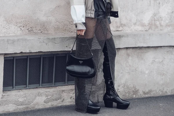 Milan Itálie Únor Street Style Žena Kostýmu Prada — Stock fotografie
