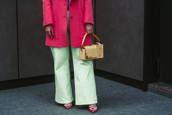 Milan Italy February Street Style Woman Wearing Yellow Bag Pink — Stock Photo, Image