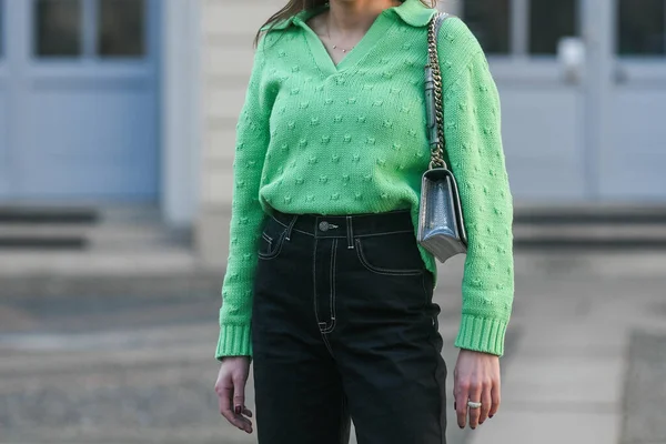 Mediolan Włochy Luty Street Style Kobieta Zielonym Pulowerze Polo Neck — Zdjęcie stockowe