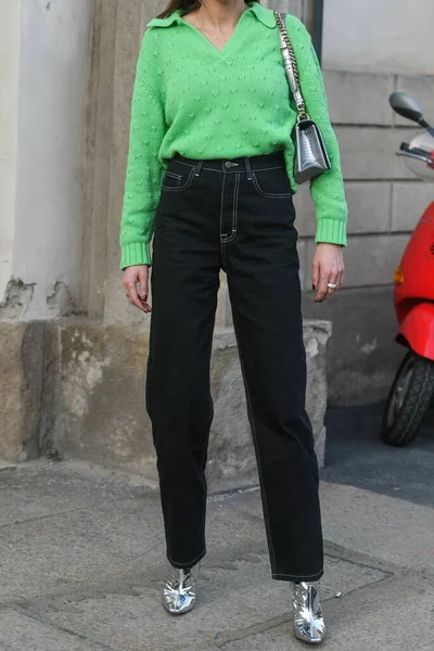 Mediolan Włochy Luty Street Style Kobieta Zielonym Pulowerze Polo Neck — Zdjęcie stockowe