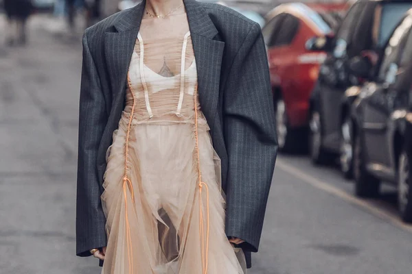 Milan Italy February Street Style Woman Wearing Orange Tulle Shoulder — Foto de Stock