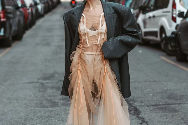 Milano Italia Febbraio Street Style Donna Tulle Arancione Tracolla Giacca — Foto Stock