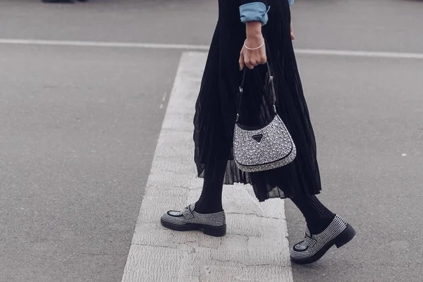 Milan Talya Şubat Sokak Stili Prada Giyen Kadın — Stok fotoğraf