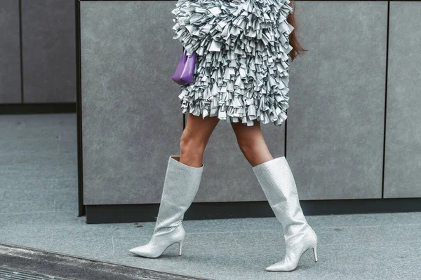 Milano Italien Februari Street Stil Kvinna Bär Silver Glänsande Läder — Stockfoto