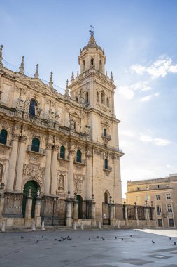 Santa Maria Meydanı 'ndan Jaen Katedrali' nin manzarası.