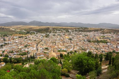 Alcala la Real, şehrin yukarısındaki La Mota kalesinden görüldü.