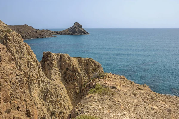 Cabo de Gata 'daki kayalıklarda dururken, Las Sirenas gözcüsünden görüldü.