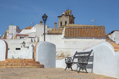 Tepenin zirvesine yakın Arcos de la Frontera 'nın üst kısmında sessiz bir yer.
