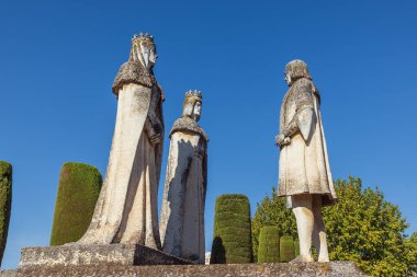 Kral Ferdinand, Kraliçe Isabella ve Kristof Kolomb 'un heykelleri Cordoba' daki alcazar bahçesinde.
