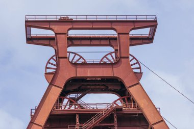 Yazı: ESSEN, NORTH RHINE-WESTPHALIA, GERMANY, 21 Mayıs 2022 - Essen 'deki Zollverein' in üstündeki başlığı kapatın.
