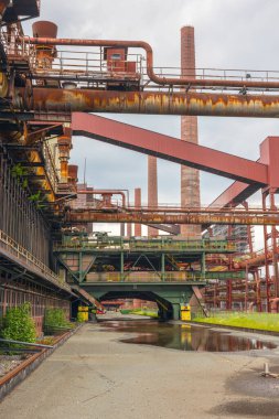 Editör: ESSEN, NORTH RHINE-WESTPHALIA, GERMANY, 21 Mayıs 2022 - Zollverein kokain fabrikasına bakış 19. ve 20. yüzyıllarda büyük ekonomik öneme sahip Avrupa birincil sanayisinin önemli bir örneği