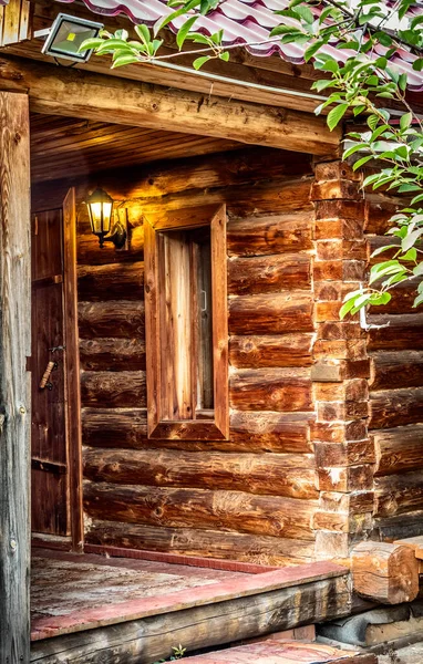 裏庭にある古いロシアの木造浴場 — ストック写真