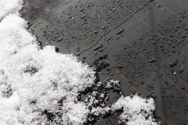 Smältande Snö Bakrutan Bil Närbild — Stockfoto