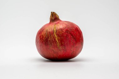 Beyaz arkaplan ile nar  