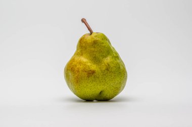 Beyaz arka planlı Armut Pakham 