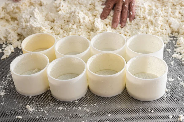 Taze peynir üretimi için 8 boş kalıp