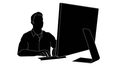 Ofis sandalyesinde oturan bir adamın silueti ve ofis masası, ofis işi, evden çalışma masası üzerinde çalışan bir bilgisayar.