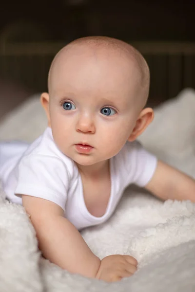 Little Cute Baby Sits Bed White Blanket — 图库照片