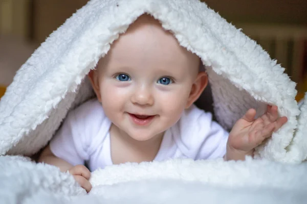 Smiling Baby Looking Camera White Blanket Towel Selective Focus — 图库照片
