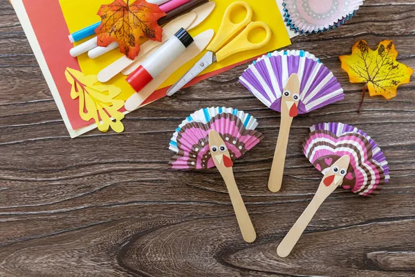 Craft Thanksgiving Juguete Stics Marionetas Pavo Proyecto Arte Infantil Hecho — Foto de Stock