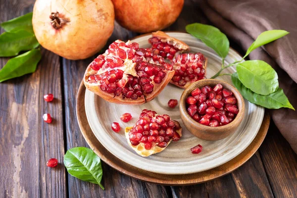 Ripe Juicy Pomegranate Fruits Wooden Bowl Rustic Table Diet Healthy — Stock Photo, Image