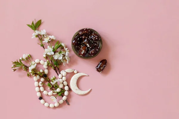Ramadan Food Drinks Concept Ramadan Islamic Rosary Beads White Flowers — Stok fotoğraf