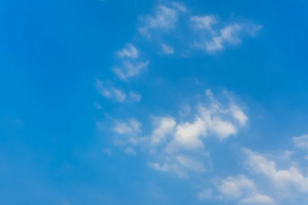 Bright Blue Sky White Fluffy Clouds Natural Background — Stockfoto