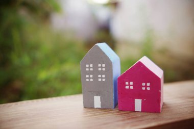 Renkli Minyatür evler Köy ve Gayrimenkul kavramı