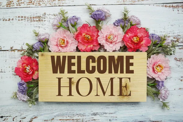 Välkommen Home Text Flowers Frame Decprate Wooden Background — Stockfoto
