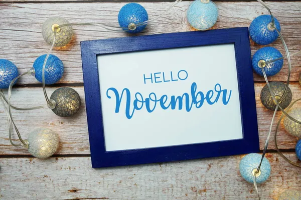 Hello November Card Typografia Tekst Kulką Bawełnianą Led Drewnianym Tle — Zdjęcie stockowe